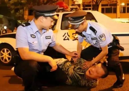 袭警